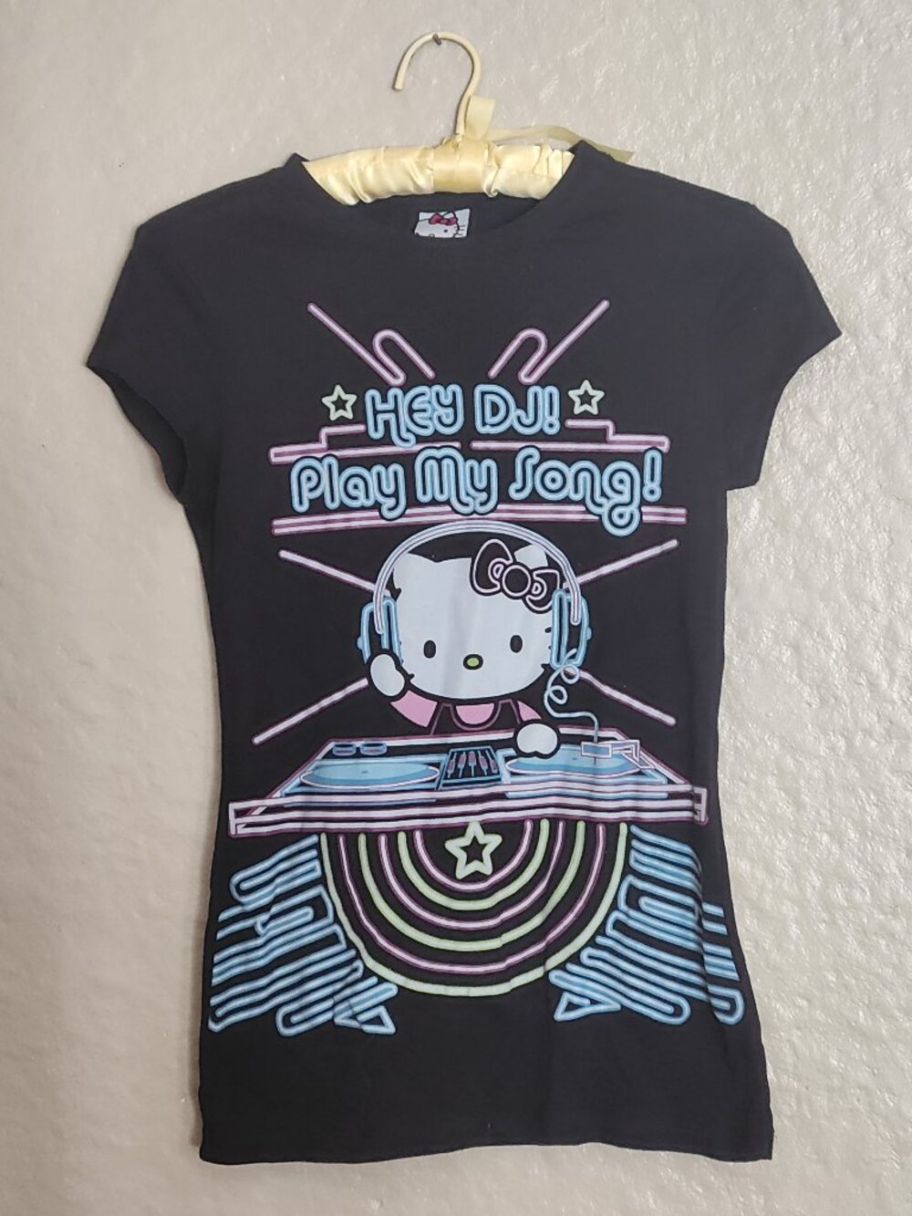 RARE hello kitty sanrio graphic tee top y2k